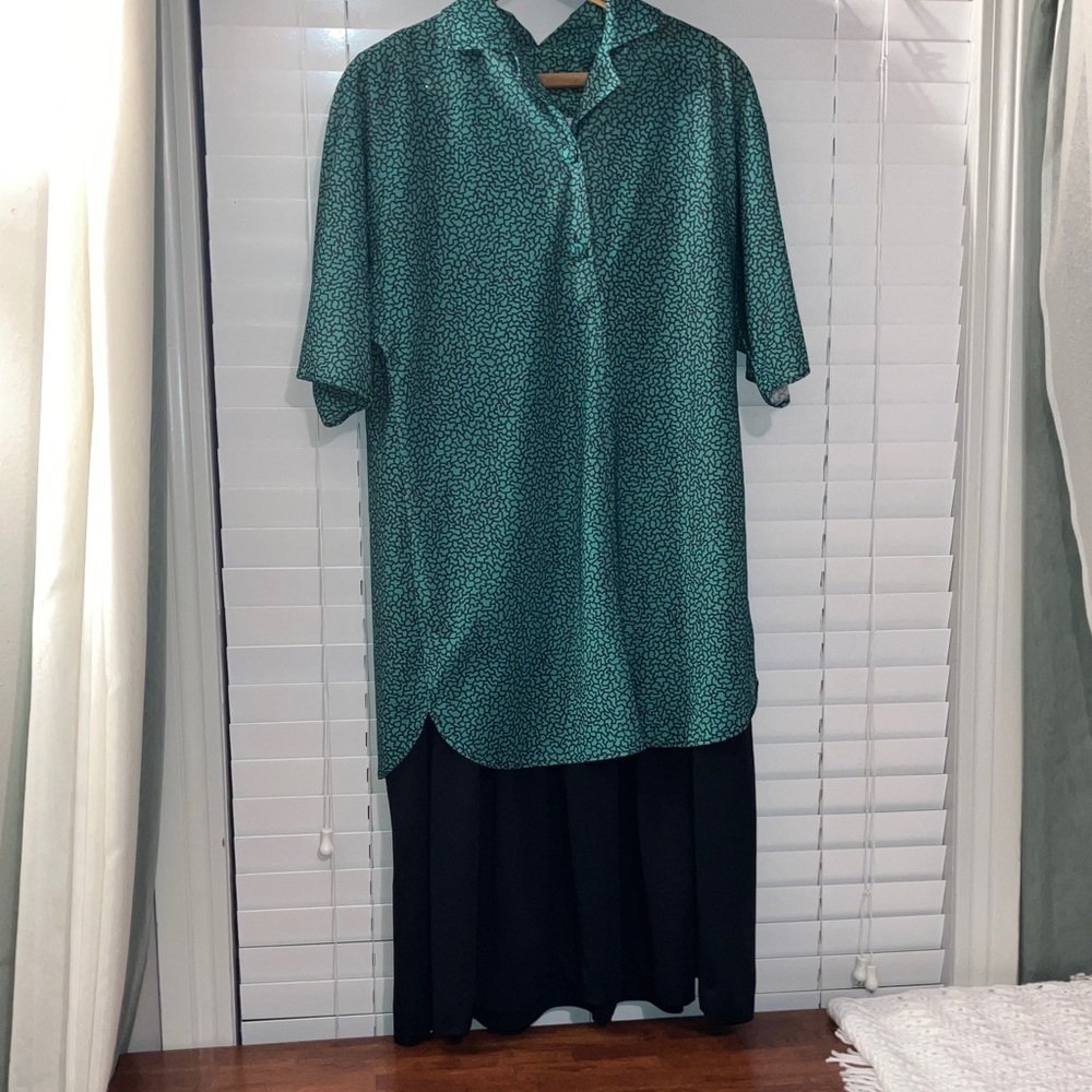 Vintage Femme of Dallas Green and Black Patterned Dress with under slip